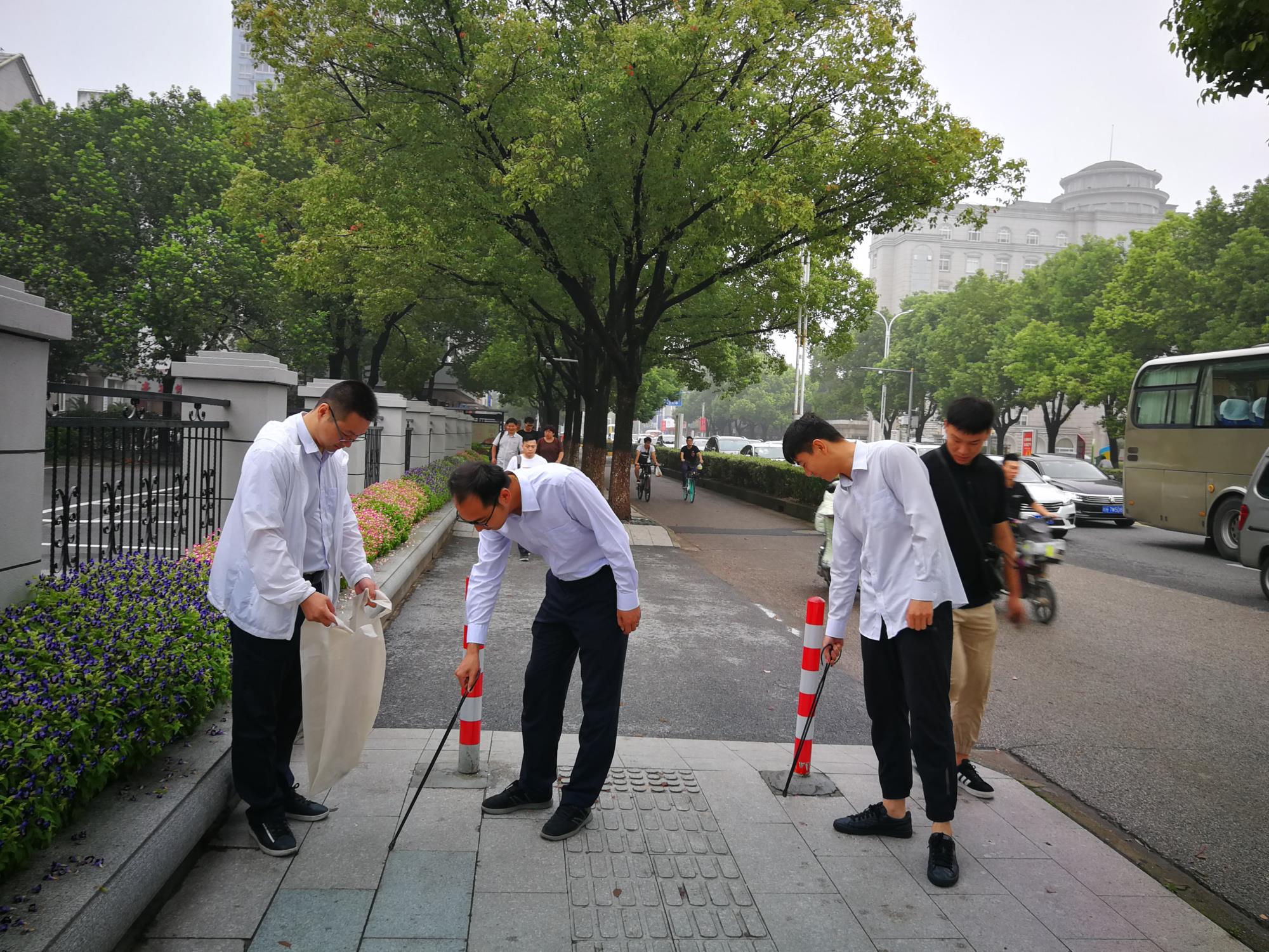 “創(chuàng)城”志愿服務(wù)永遠(yuǎn)在路上                      ——松鶴志愿者創(chuàng)城迎檢活動(dòng)小記