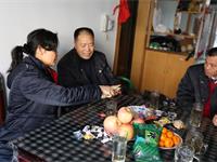 關(guān)心困難職工 過一個友善年